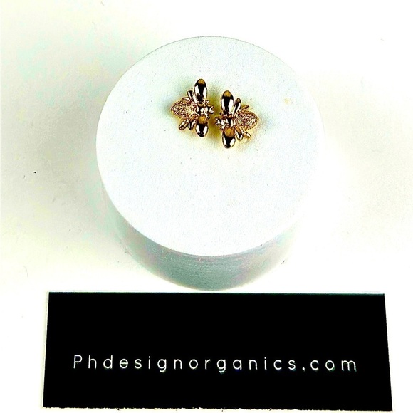 Honeybee stud 14k Vermeil Earrings Great Gift  🎁 Christmas‎ 🎄 ❄️ - Picture 1 of 2